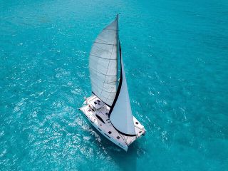 Isla Mujeres Luxury Catamaran Sailing plus Lunch and Open Bar
