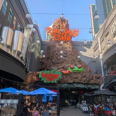 Rainforest Cafe- Niagara Falls