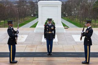 Small-Group Arlington Cemetery & Changing of the Guard Tour
