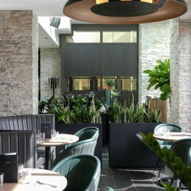 Earls Kitchen + Bar - Square One