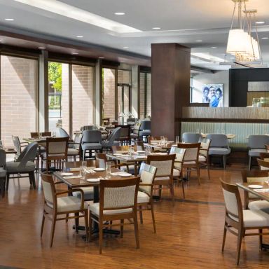 Harold's Kitchen & Bar - Sheraton Vancouver Airport