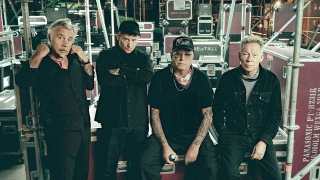 Sex Pistols (Steve Jones, Paul Cook, Glen Matlock) feat. Frank Carter