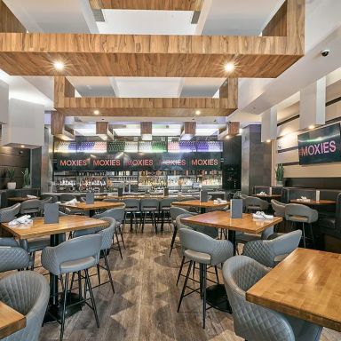 Moxies - Fairview Mall