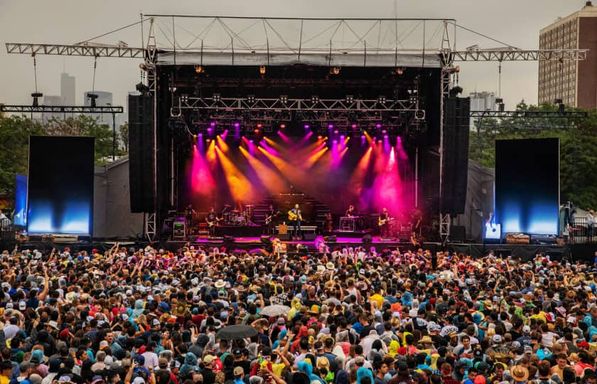 Windy City Smokeout with Carrie Underwood, Ashley Cooke, Cooper Alan and many more - Sunday Only Pass