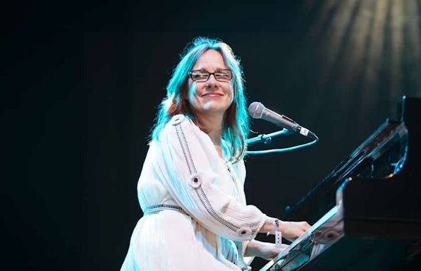 Iris DeMent