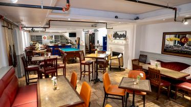 Cozy Lounge and Bar at The Kingston House