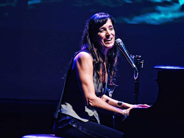 Chantal Kreviazuk