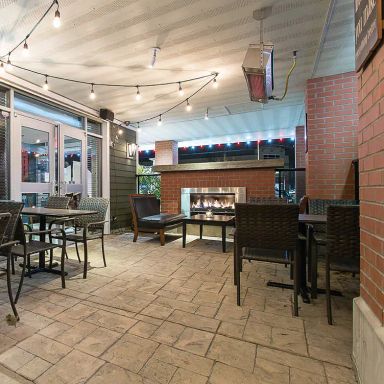 Charcoal and Woodz - Holiday Inn Cloverdale Surrey
