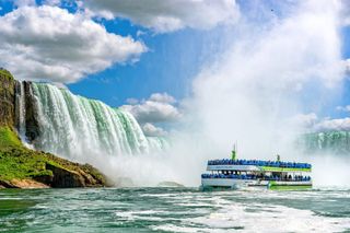 Niagara Falls American and Canadian 1 Day Tour W/ Maid Boat Ride