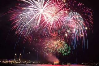 Spectacular Lake Michigan/Skyline Fireworks Party Cruise