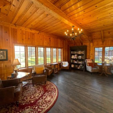 Lake Creek Lodge