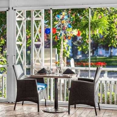 Zees Wine Bar & Grill