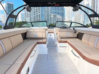 Best of Miami: Private SeaRay SDX Boat Charter with a Captain