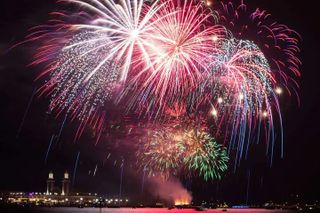 Chicago River Spectacular Fireworks Show and Tiki Bar Cruise