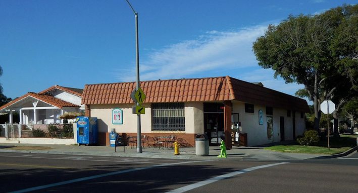 Lola’s 7 Up Market & Deli