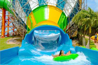 Oahu: Zipline and Wet 'n' Wild Waterpark Combo