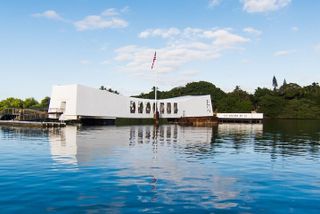 Early Access Pearl Harbor, USS Arizona & Historic Honolulu Tour