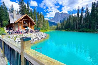 Lake Louise, Moraine Lake, Emerald Lake & Johnston Canyon Tour