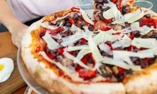 UNA pizza + wine Edmonton: South Common