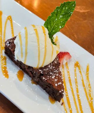 D.H. Lescombes Winery & Bistro - Alamogordo