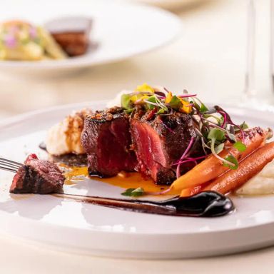 Red Oak Steakhouse at Saracen Resort