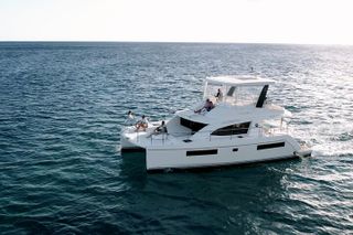 Exclusive Waikiki Yacht Snorkel with Lunch and Bevs