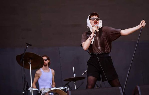 Model/Actriz with Girl Brutal and Corpse Dust