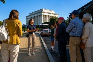 DC: DayTime Small-Group Guided Monuments&Memorials Tour by E-Cart