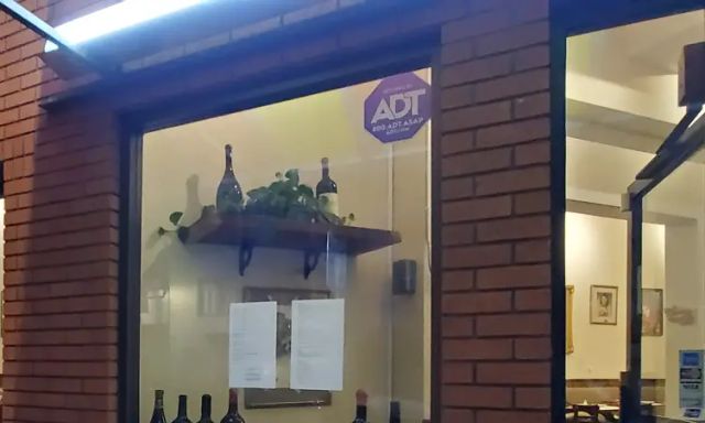 Luisa's Restaurant Wine bar since 1959