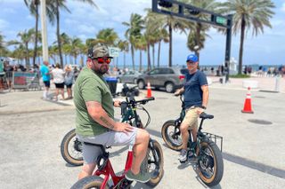 90 min Electric Bike Tour of Fort Lauderdale 9.30am (min 2)