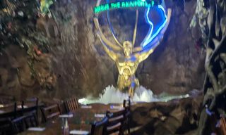Rainforest Cafe- Niagara Falls