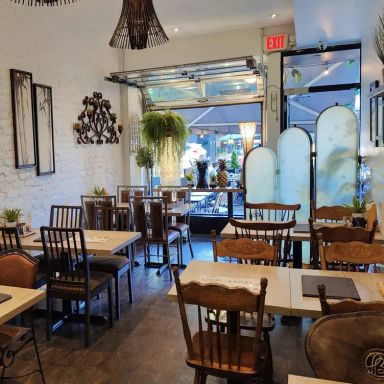 Casa Manila - Danforth