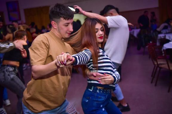 Salsa and Bachata Classes and Social at El Barcito Bachatero