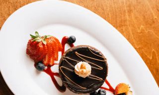 Zees Wine Bar & Grill