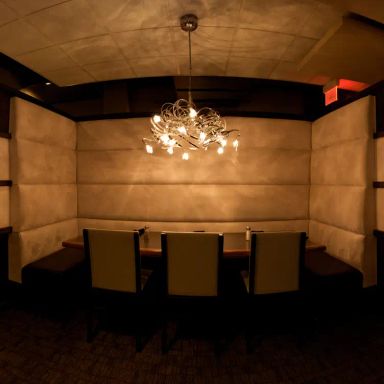 Mano's Restaurant and Lounge