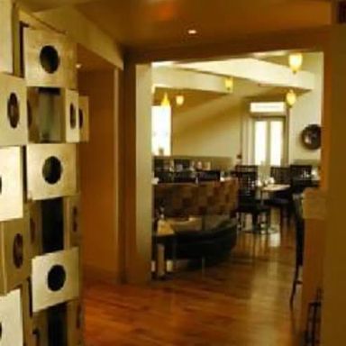 Zees Wine Bar & Grill