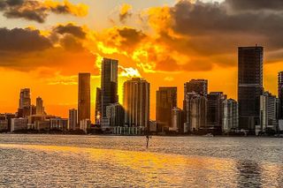 Bayside: Millionaire Homes Sunset boat Stop South Beach