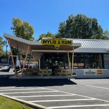 Wylie & Rum Island Bar and Grill