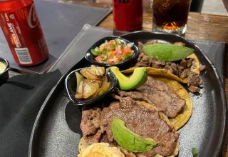 La Llorona Tacos y Cortes