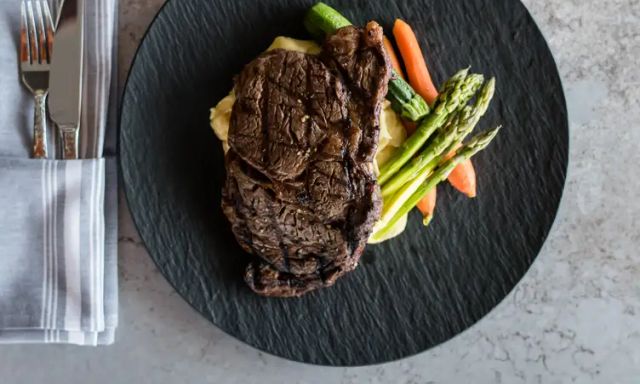 Perla Oyster Bar & Grill