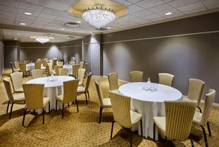Wynford at Toronto Don Valley Hotel & Suites