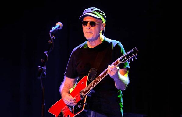 Marshall Crenshaw w/ James Mastro (partially seated)
