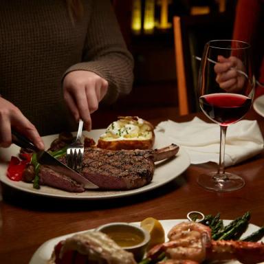 The Keg Steakhouse + Bar - Square One