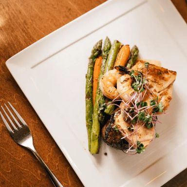 Zees Wine Bar & Grill