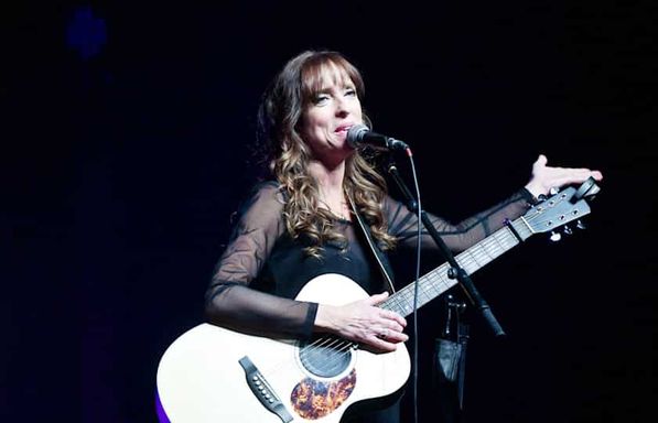 Lynda Lemay