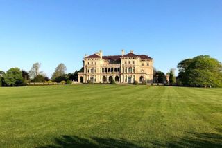 Boston to Newport Small-Group Day Trip with Breakers & Marble House Admission