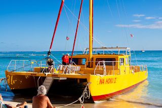 1 Hour Waikiki Sail on Na Hoku 3 Catamaran