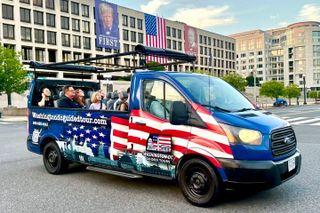 DC's Monuments History Open-Air Day &Night Guided Tour with Stops