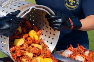 New Orleans Boat Cruise and Cajun Seafood Boil Experience