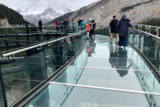 Calgary: Columbia Icefield, Skywalk, Crowfoot Glacier and Lakes